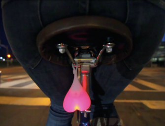 Bike Balls : Une paire de testicules pour être visible la nuit en vélo