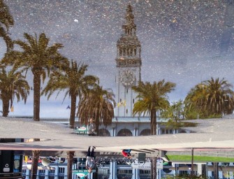 San Francisco dans les flaques d&rsquo;eau de Angela May Chen
