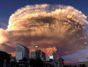 Des images de l&rsquo;éruption volcanique du Calbuco au Chili